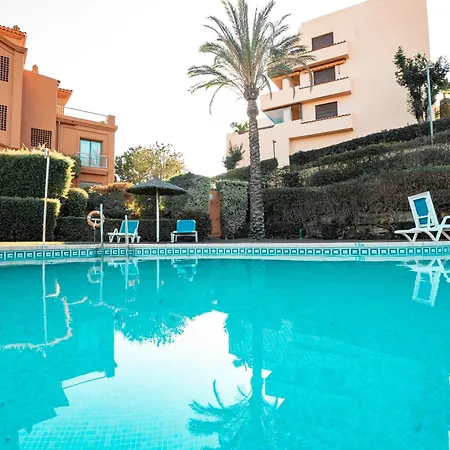 Benatalaya - 3 Bedroom Penthouse In Apartment Estepona